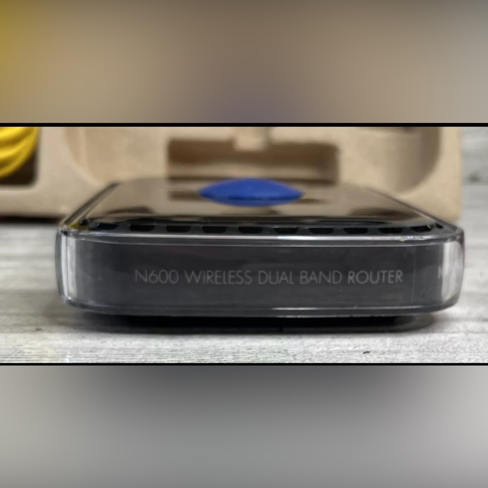 NETGEAR N600 DUAL BAND WI-FI ROUTER MODEL WNDR3400 - Picture 10 of 12